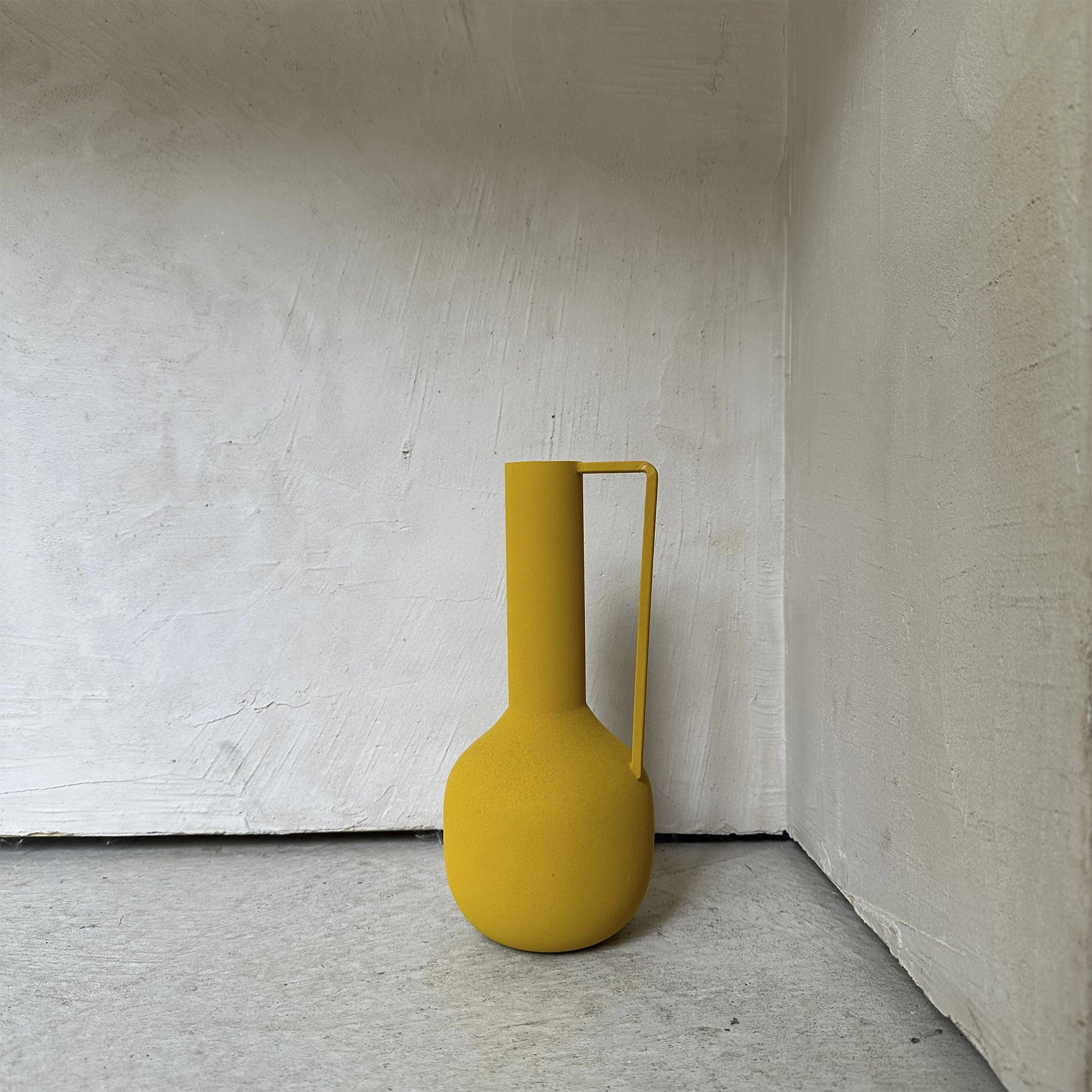 ｆｌｏｗｅｒ　ｂａｓｅ（花瓶）