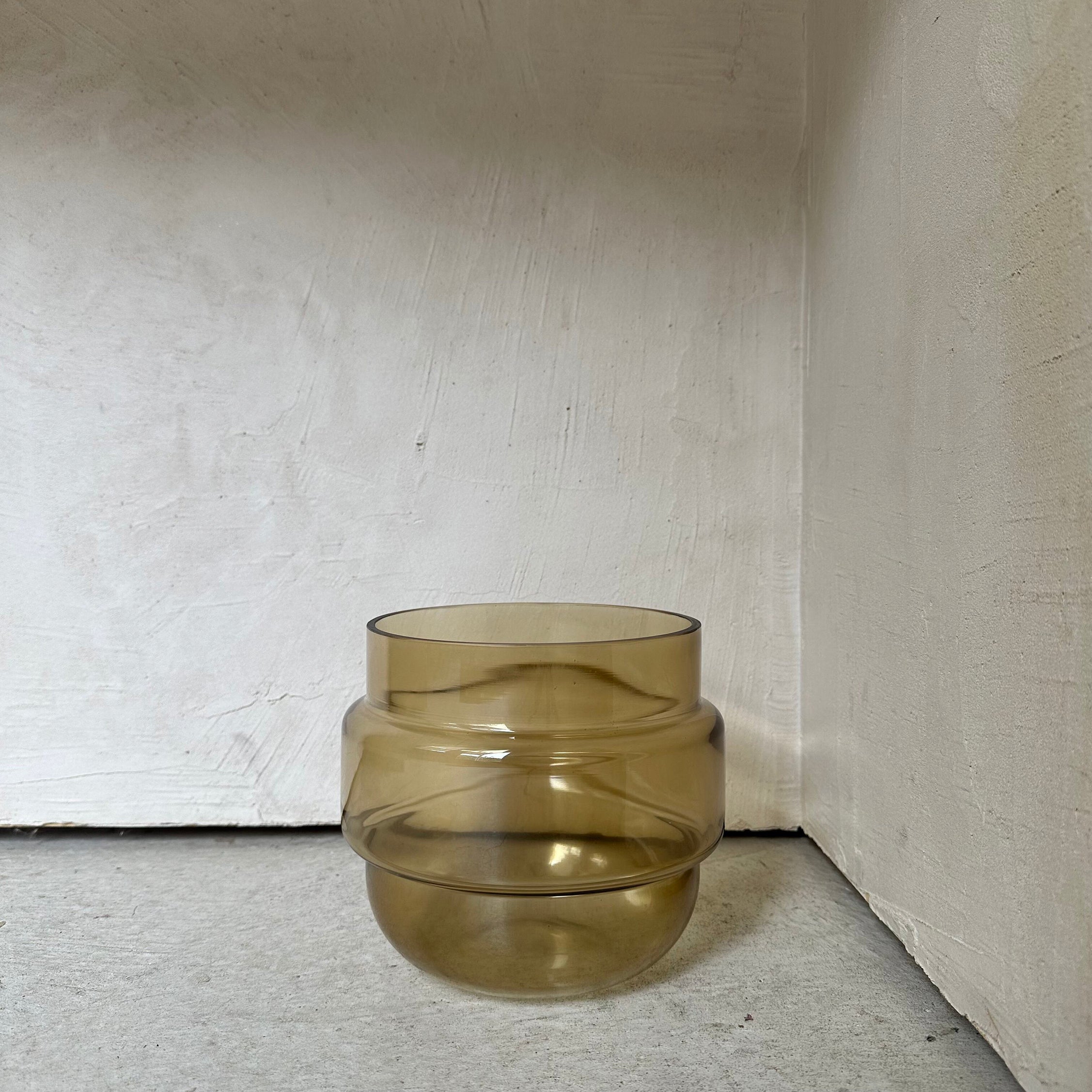 ｆｌｏｗｅｒ　ｂａｓｅ（花瓶）