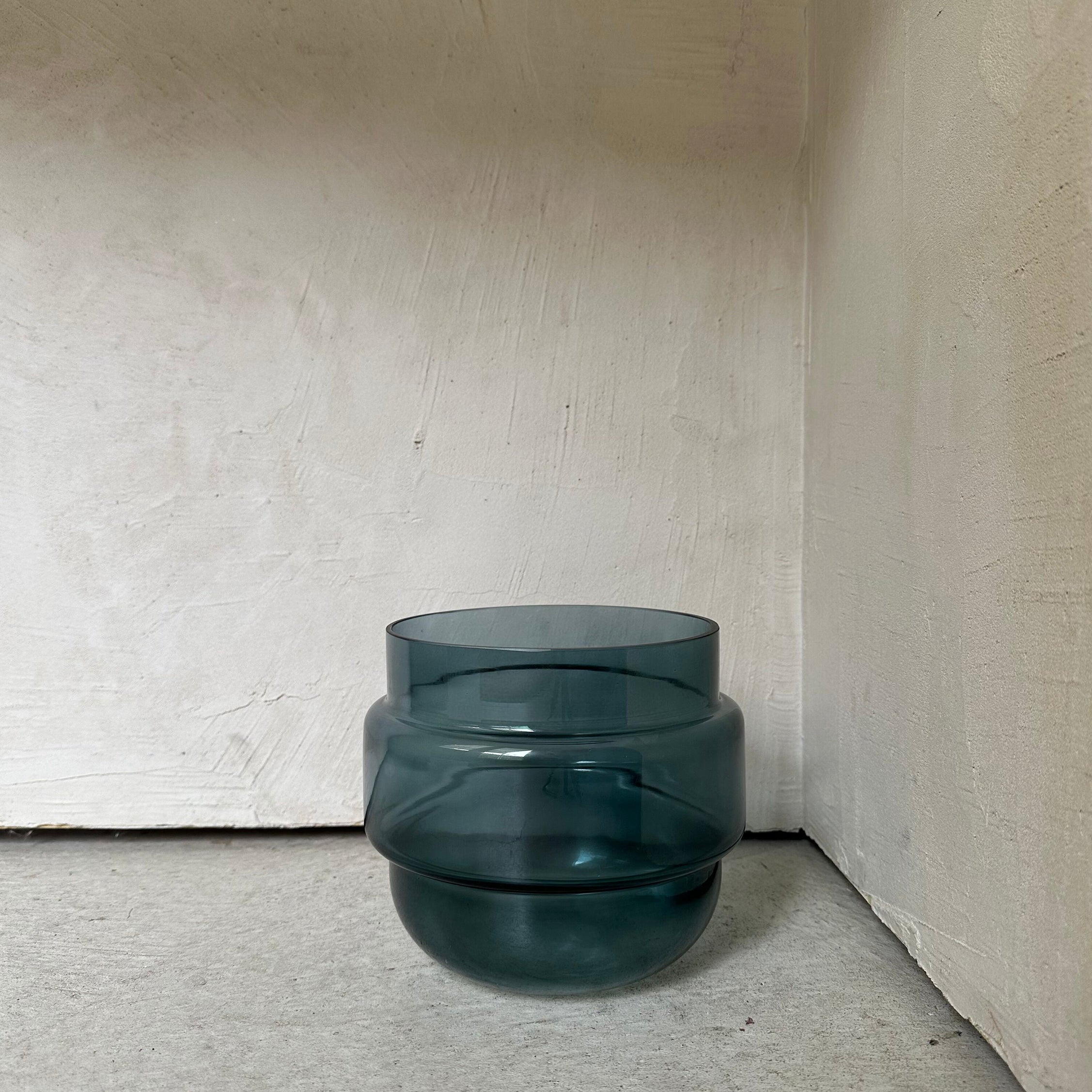 ｆｌｏｗｅｒ　ｂａｓｅ（花瓶）